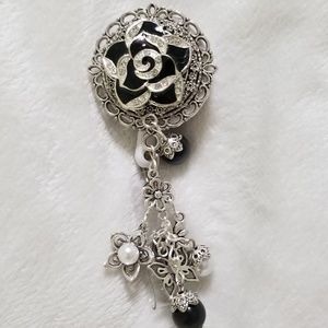 Retractable clip back ID badge holder